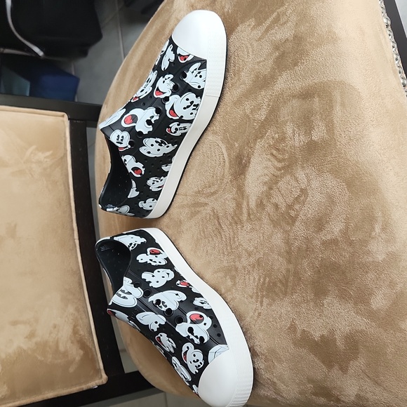 Disney Parks Native Mickey Mouse black and white slip on shoes size M5/W7 - Picture 8 of 11